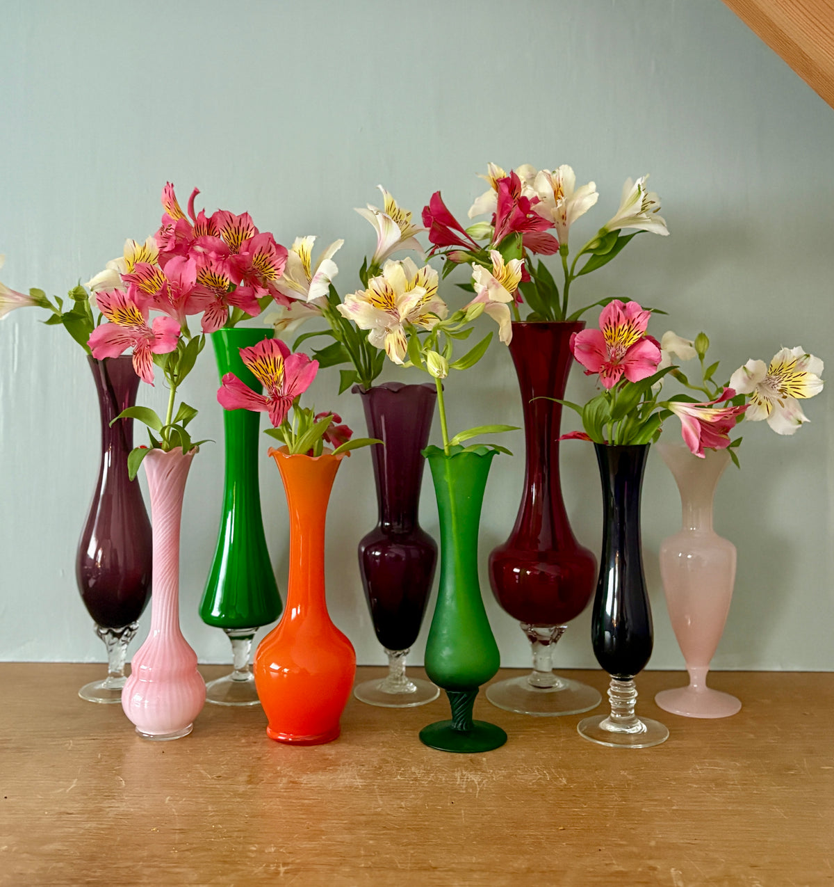 Lot de 9 vases/soliflores vintage en verre et opaline