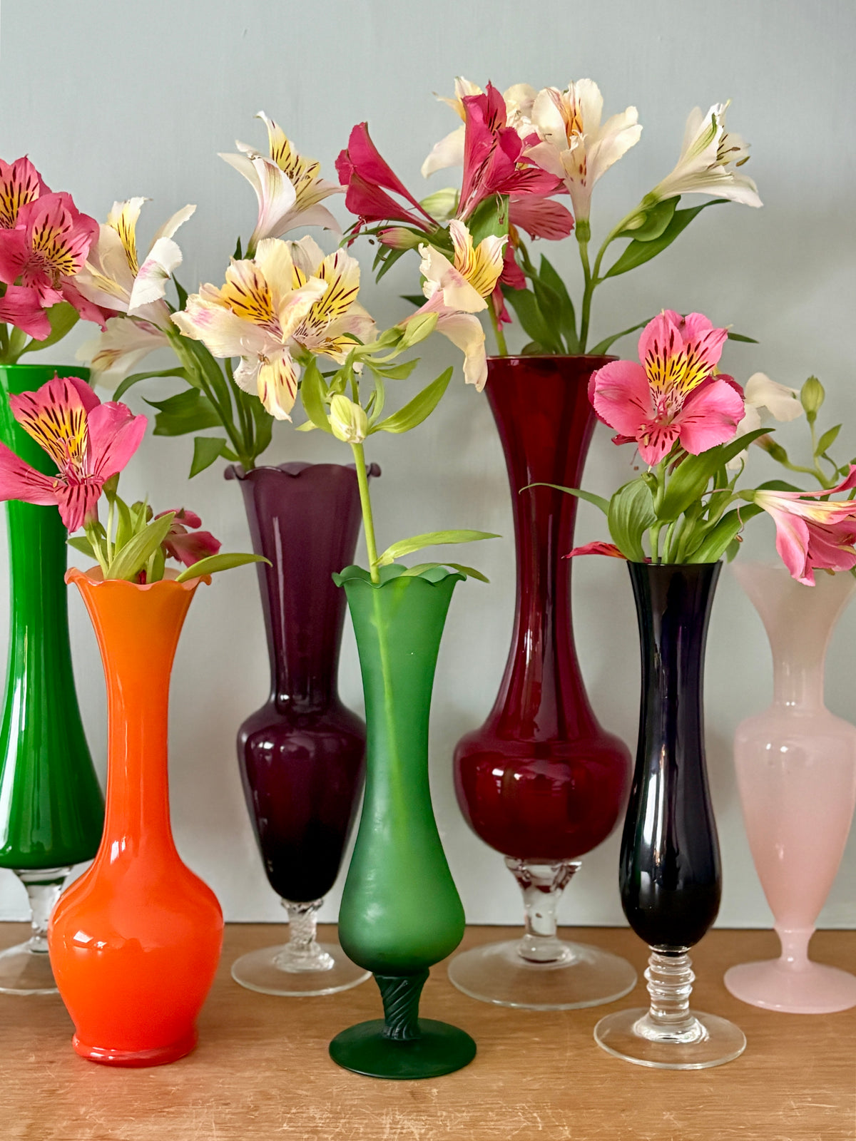Lot de 9 vases/soliflores vintage en verre et opaline