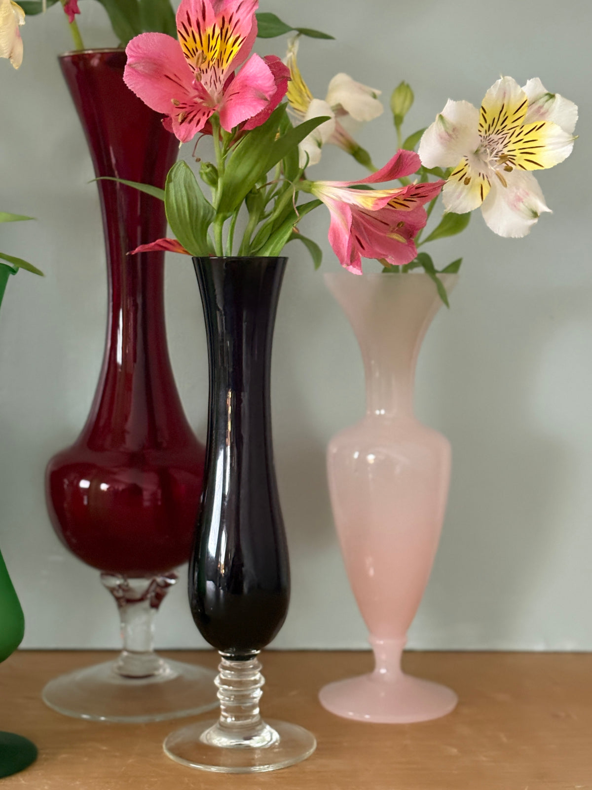 Lot de 9 vases/soliflores vintage en verre et opaline