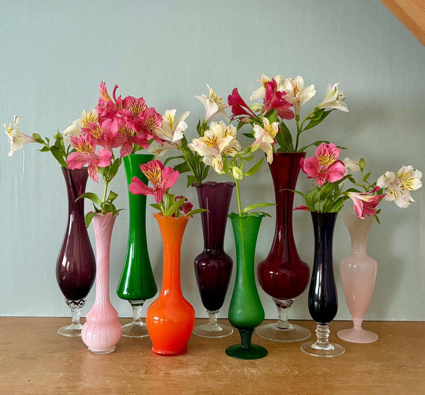 Lot de 9 vases/soliflores vintage en verre et opaline