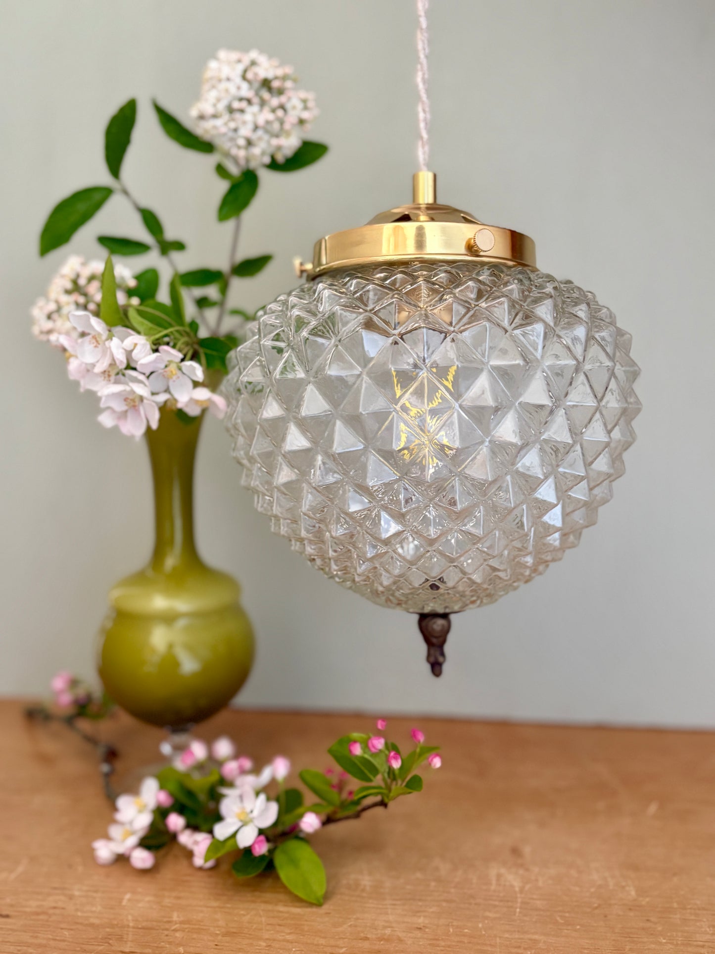 Suspension globe vintage en verre moulé pointe de diamant