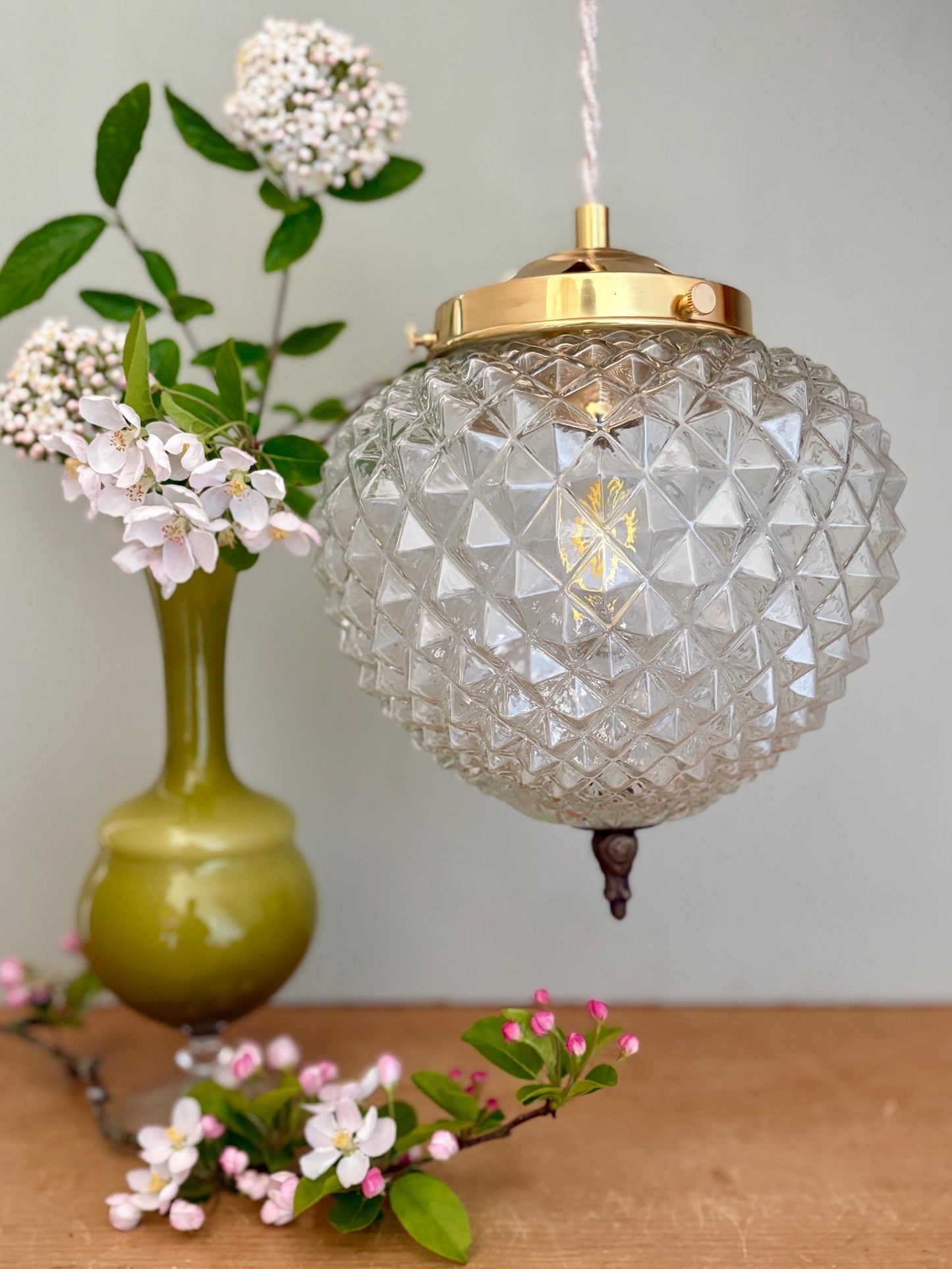 Suspension globe vintage en verre moulé pointe de diamant