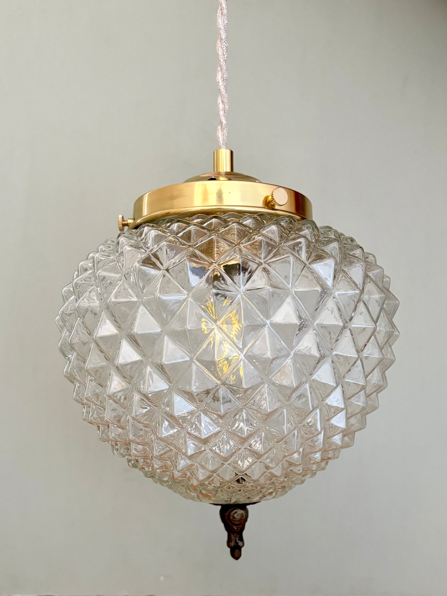 Suspension globe vintage en verre moulé pointe de diamant