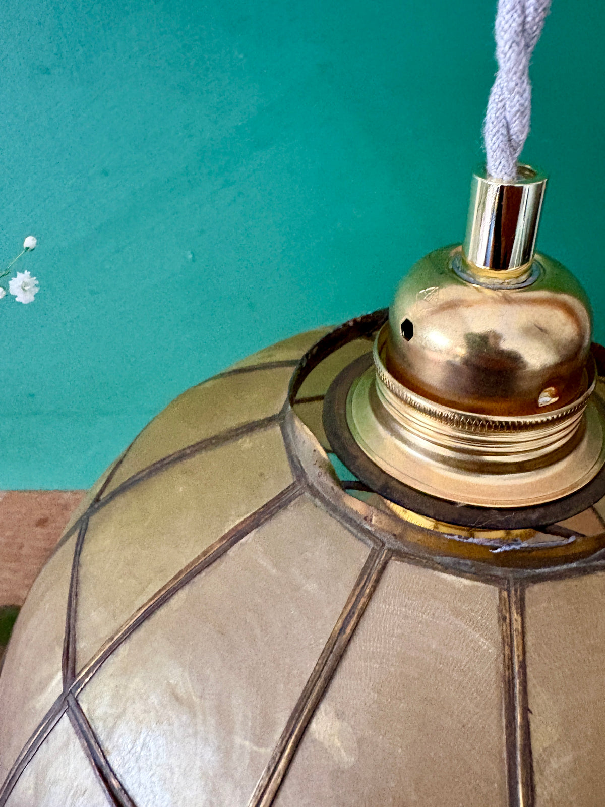 Suspension abat-jour vintage en nacre et laiton