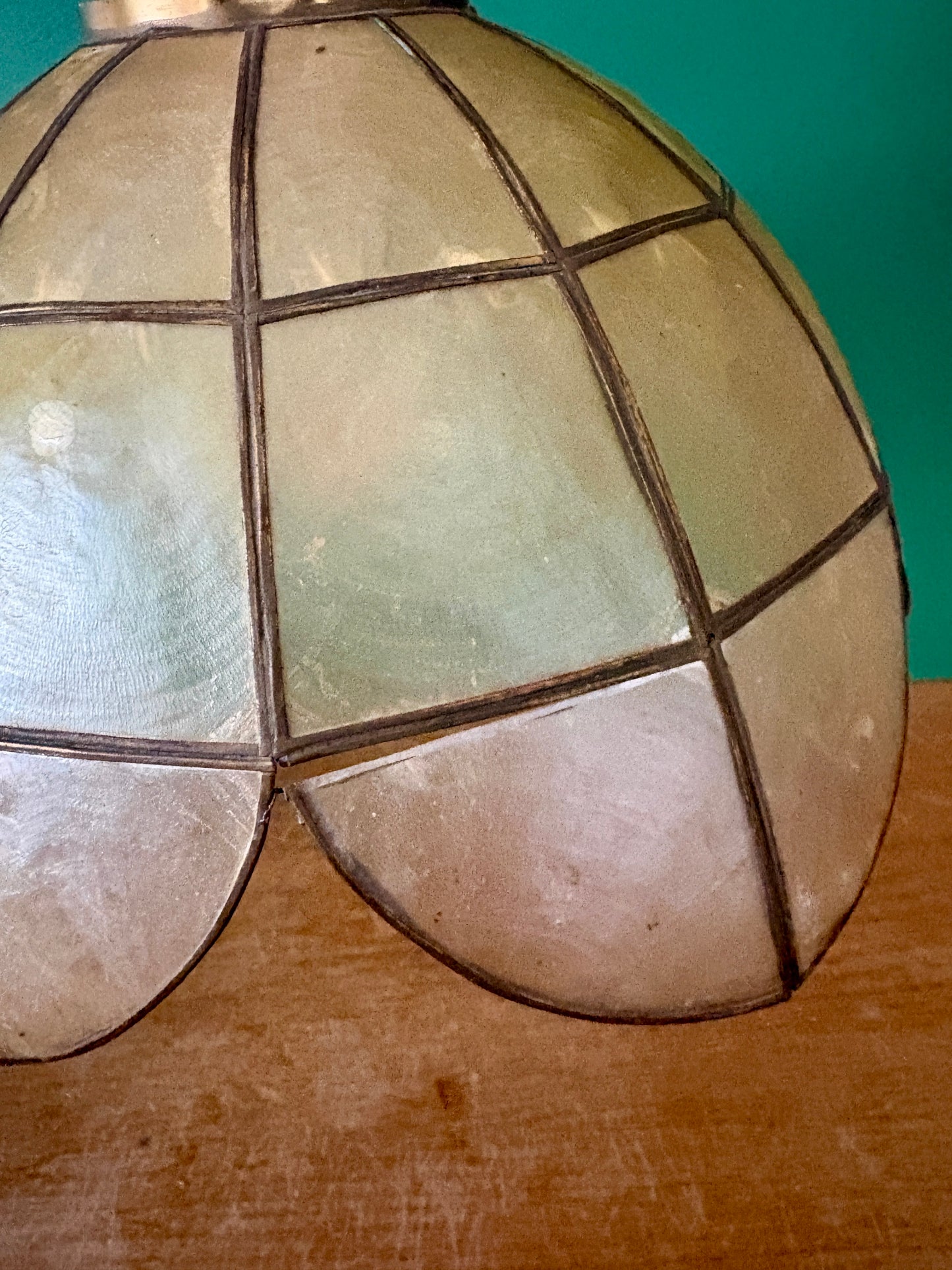 Suspension abat-jour vintage en nacre et laiton
