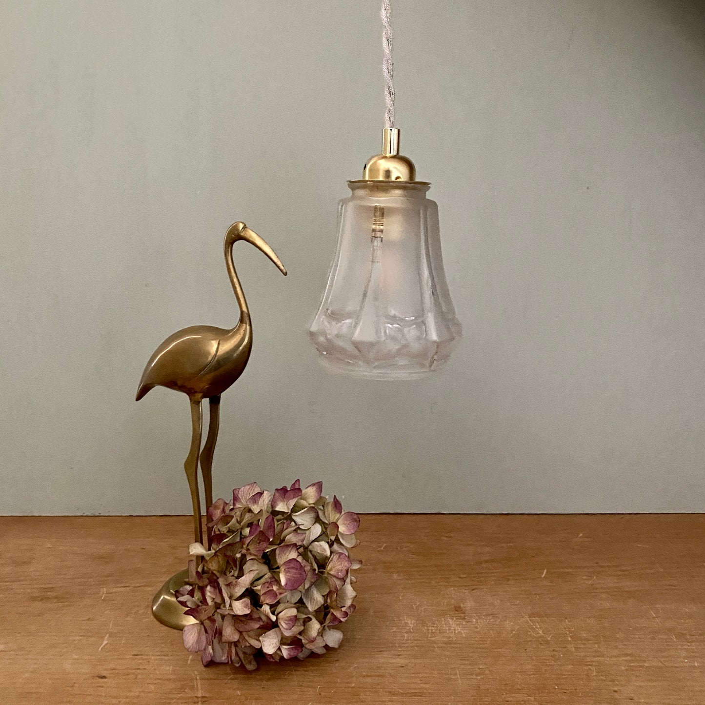 Suspension tulipe vintage art déco en verre dépolli