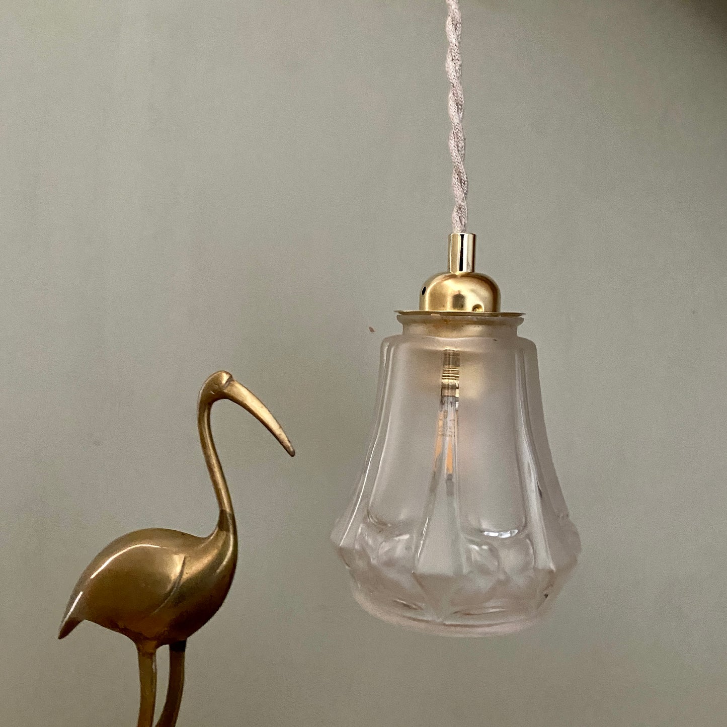 Suspension tulipe vintage art déco en verre dépolli