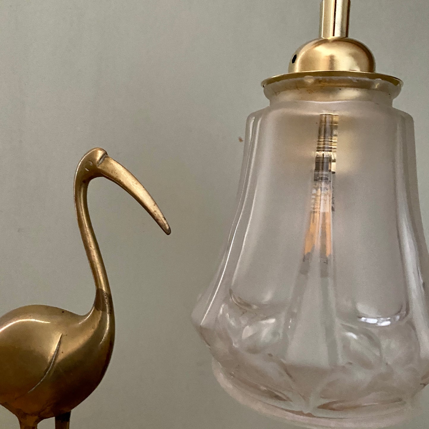 Suspension tulipe vintage art déco en verre dépolli