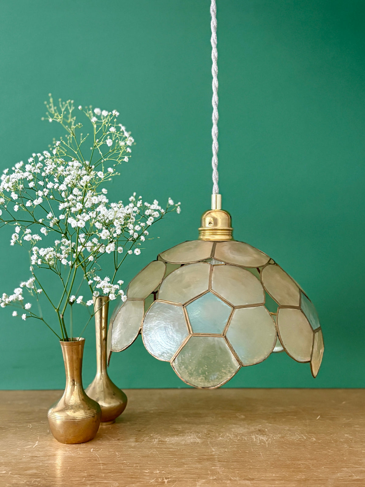 Suspension abat-jour ancien en nacre beige et bleue