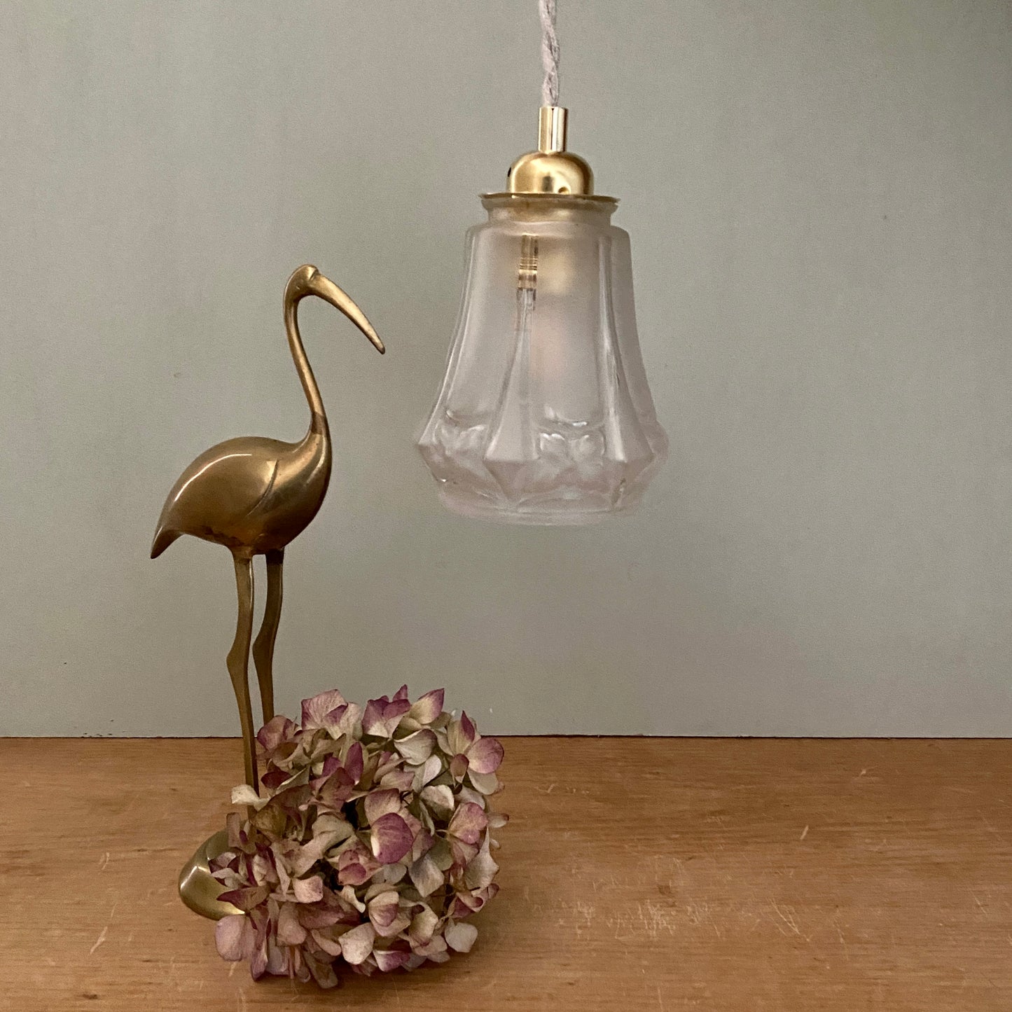 Suspension tulipe vintage art déco en verre dépolli