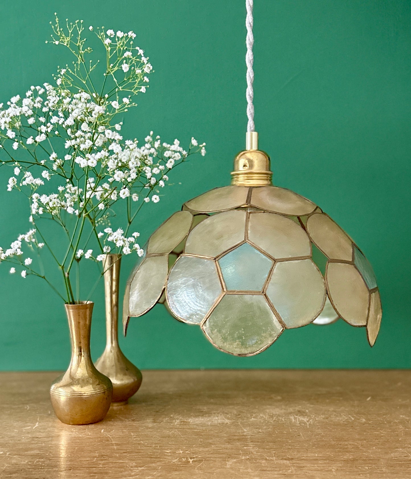 Suspension abat-jour ancien en nacre beige et bleue