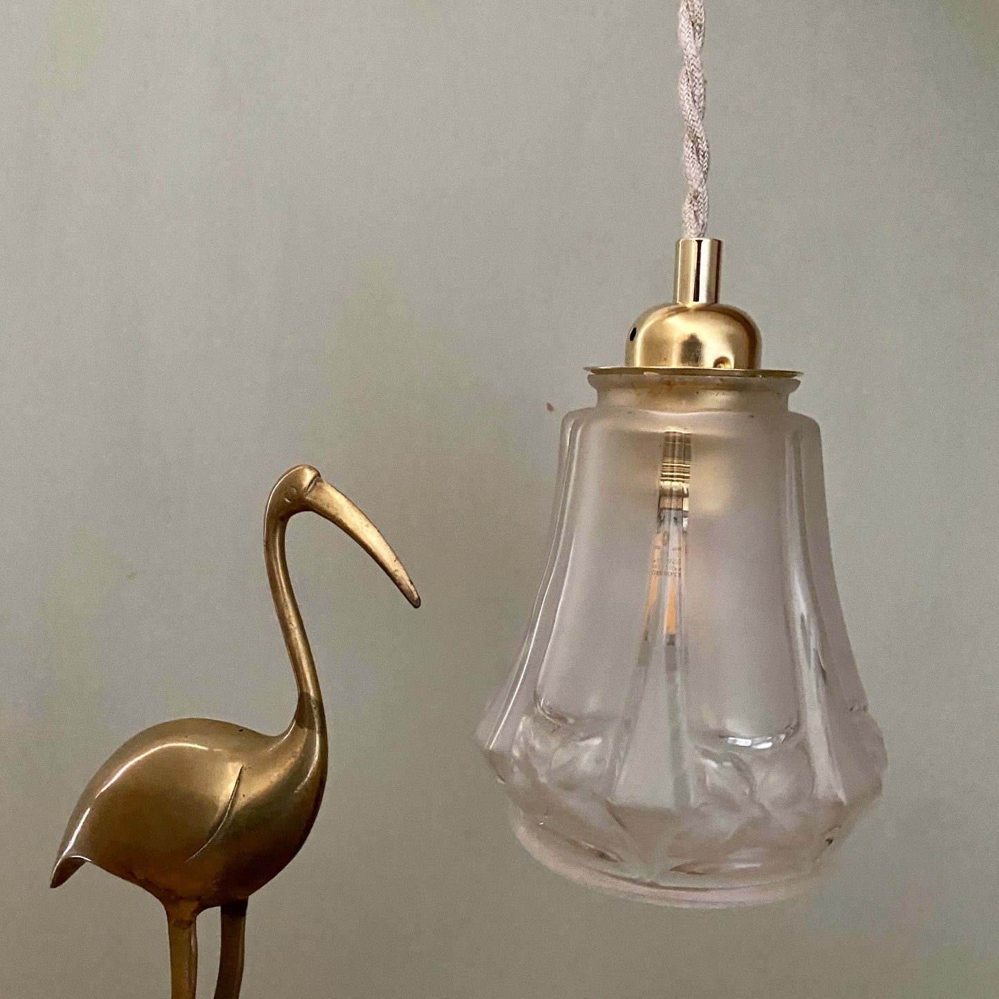 Suspension tulipe vintage art déco en verre dépolli