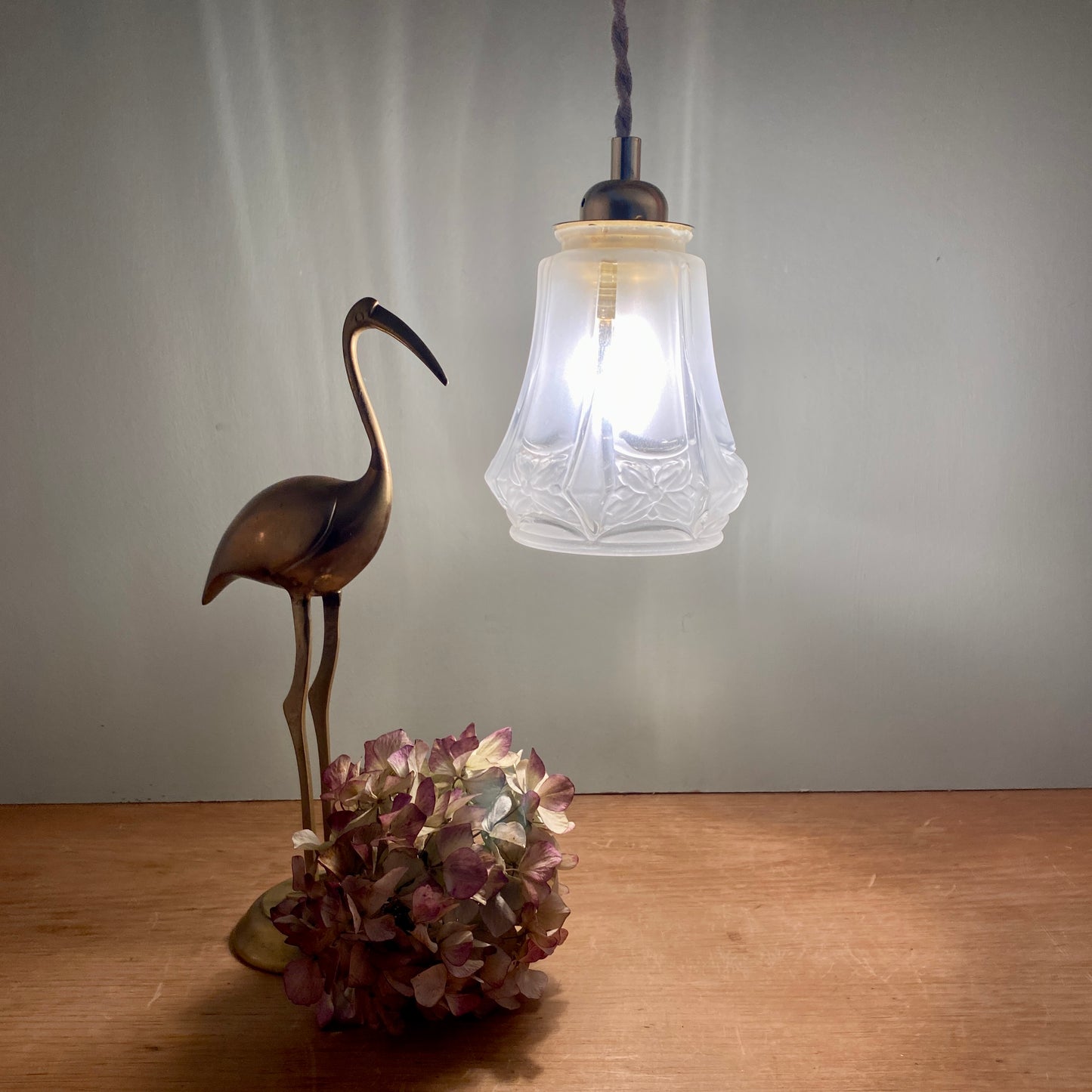 Suspension tulipe vintage art déco en verre dépolli