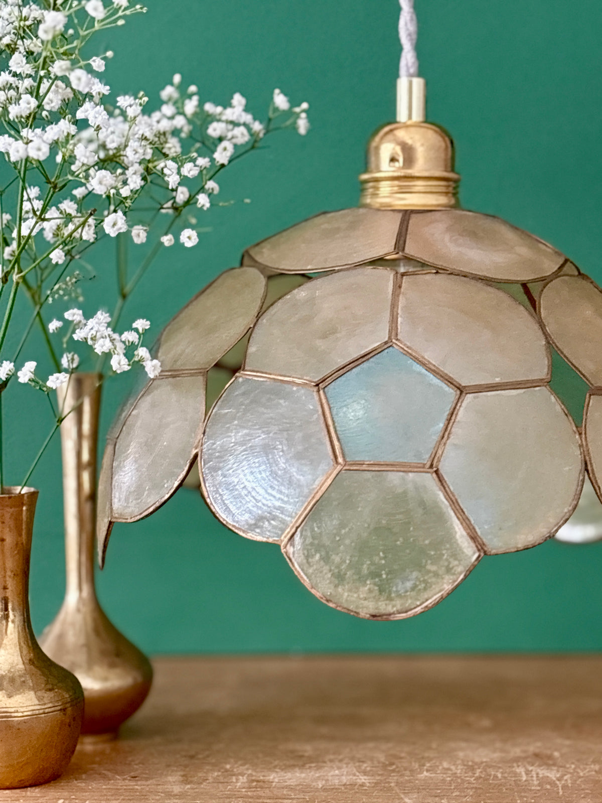 Suspension abat-jour ancien en nacre beige et bleue