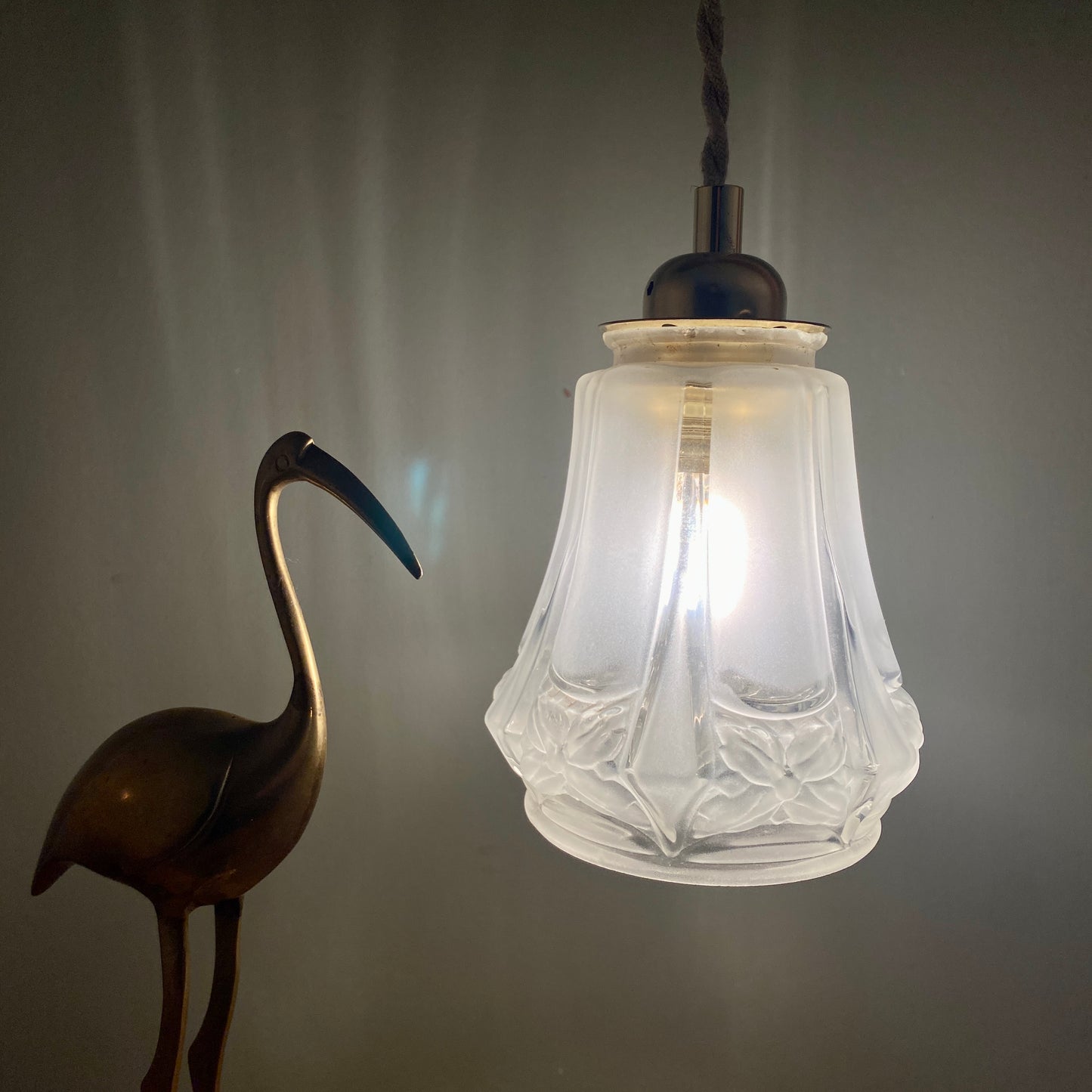 Suspension tulipe vintage art déco en verre dépolli