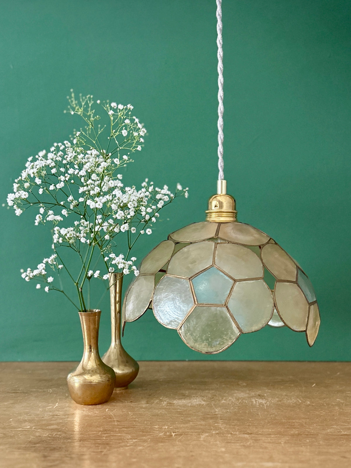 Suspension abat-jour ancien en nacre beige et bleue