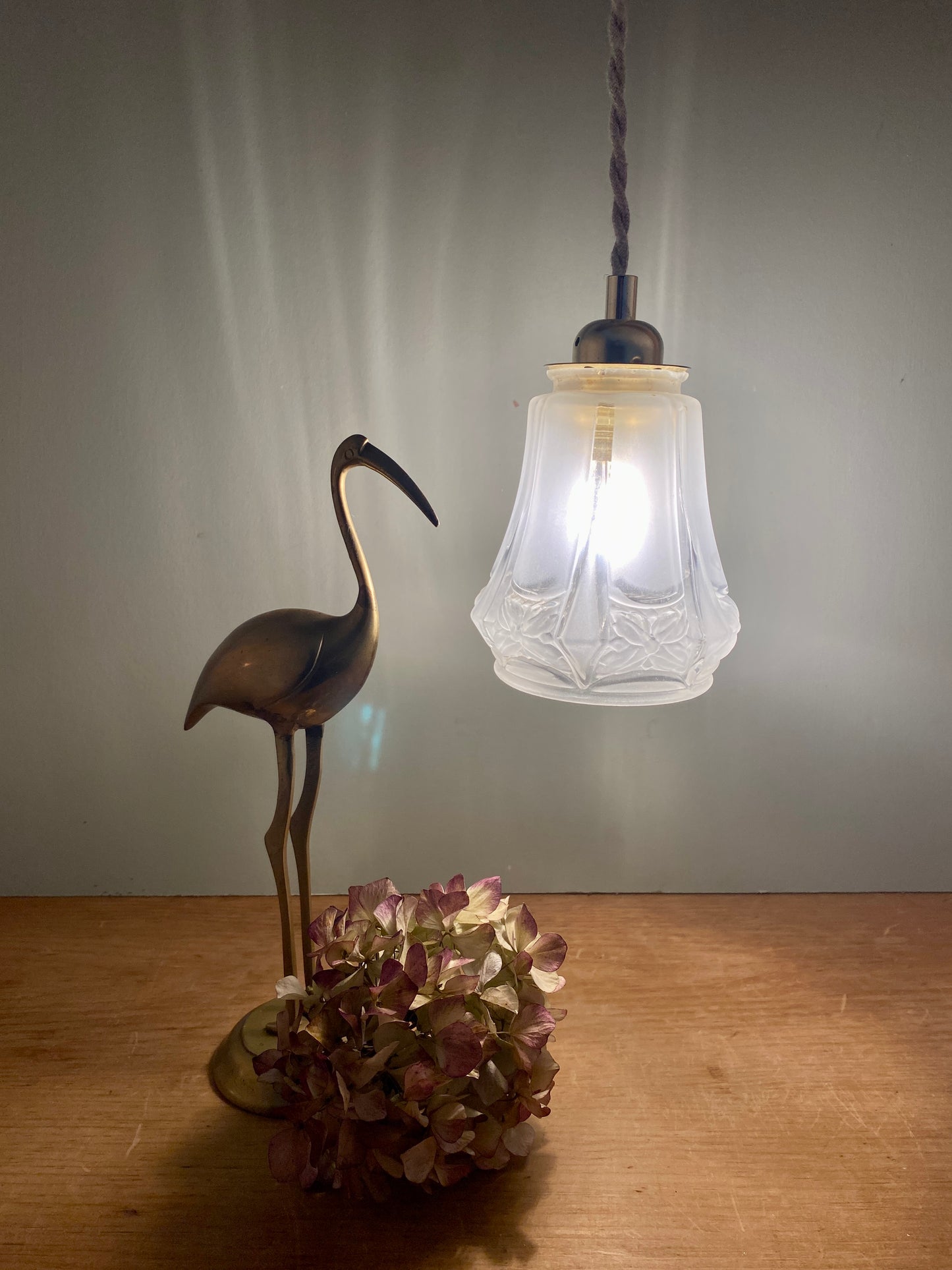 Suspension tulipe vintage art déco en verre dépolli