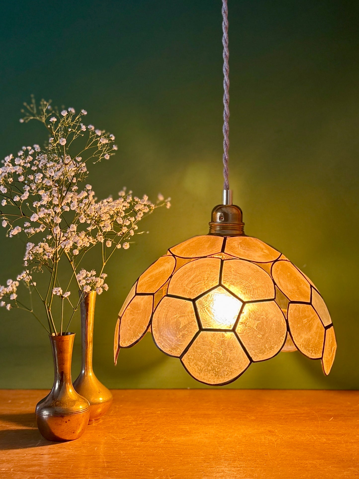 Suspension abat-jour ancien en nacre beige et bleue