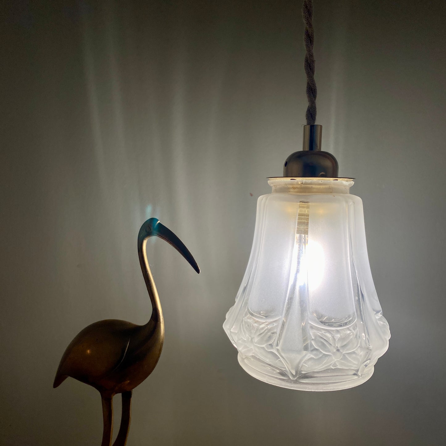 Suspension tulipe vintage art déco en verre dépolli