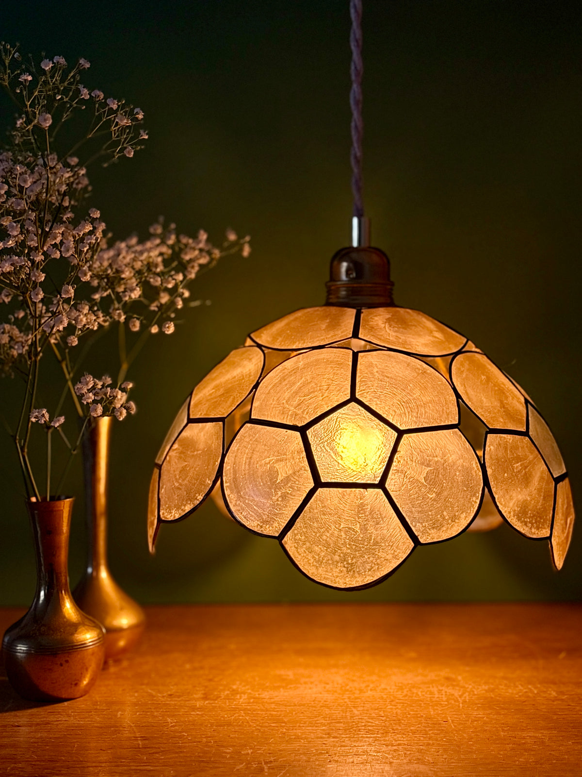 Suspension abat-jour ancien en nacre beige et bleue