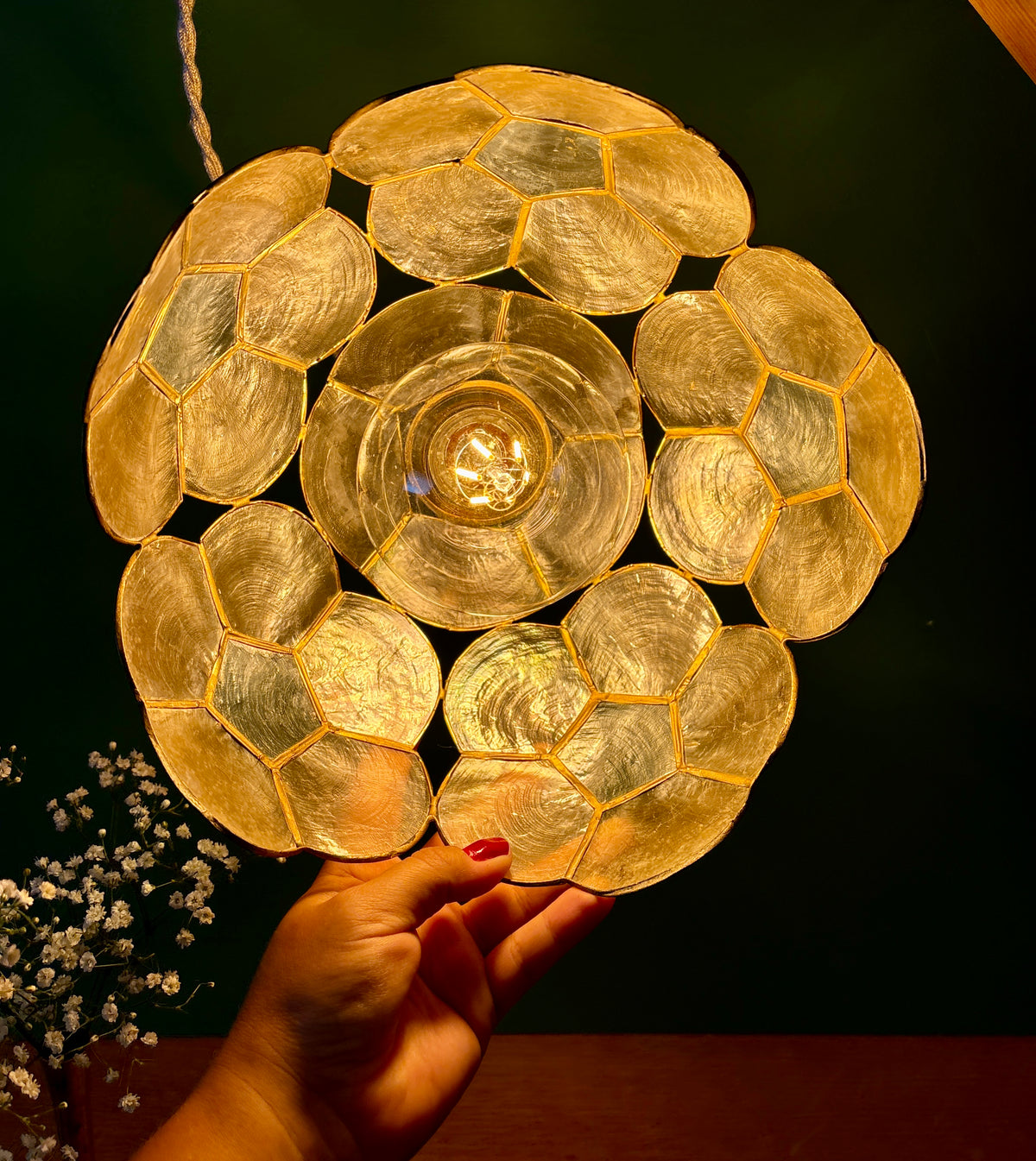 Suspension abat-jour ancien en nacre beige et bleue