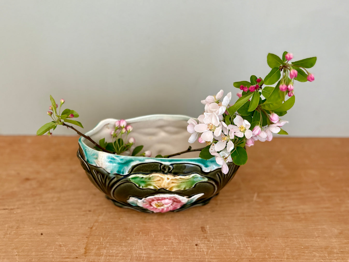 Jardinière vintage en barbotine