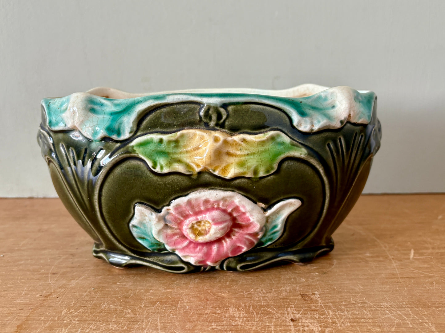 Jardinière vintage en barbotine