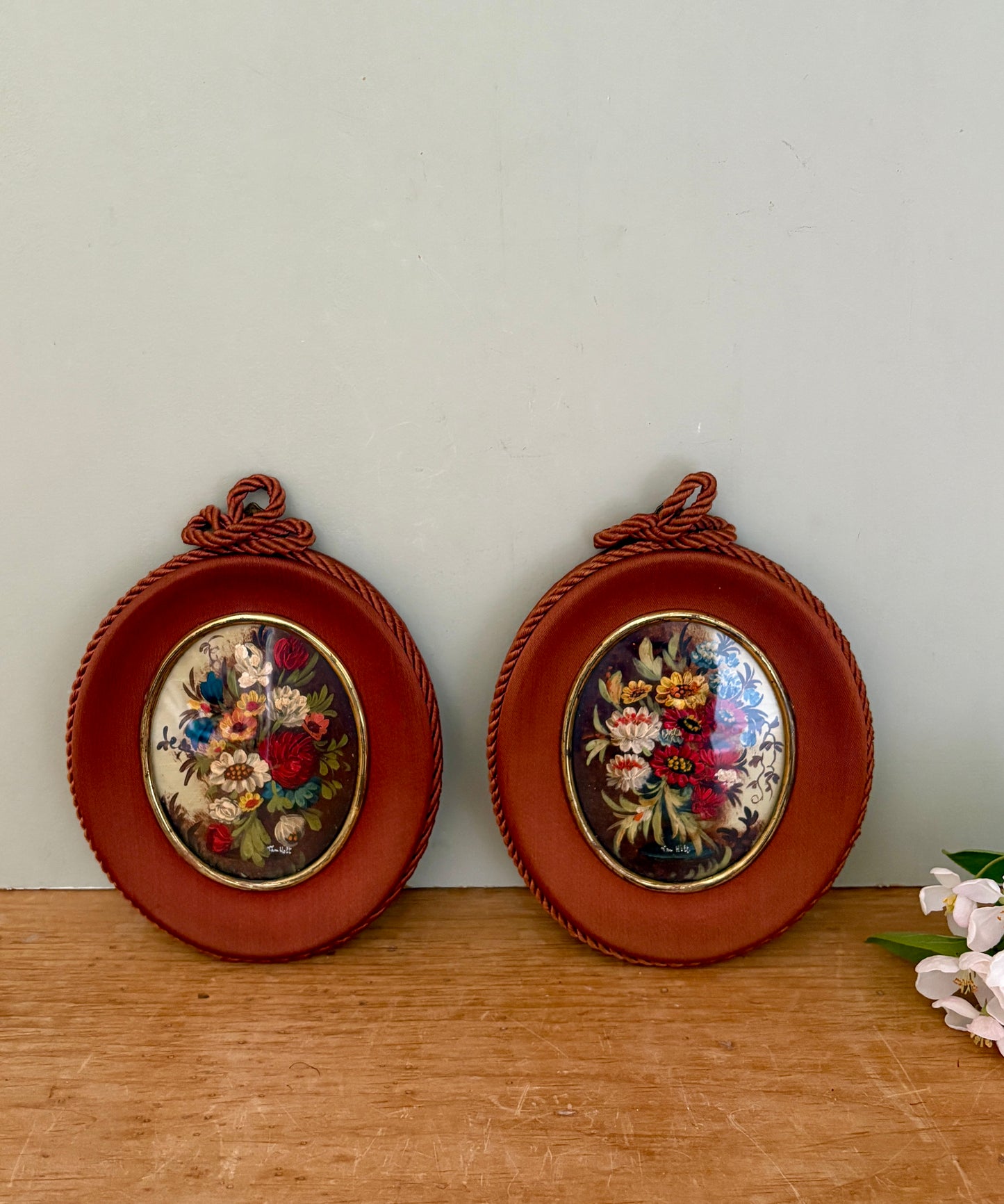 Lot de 2 petits cadres anciens et peintures de fleurs