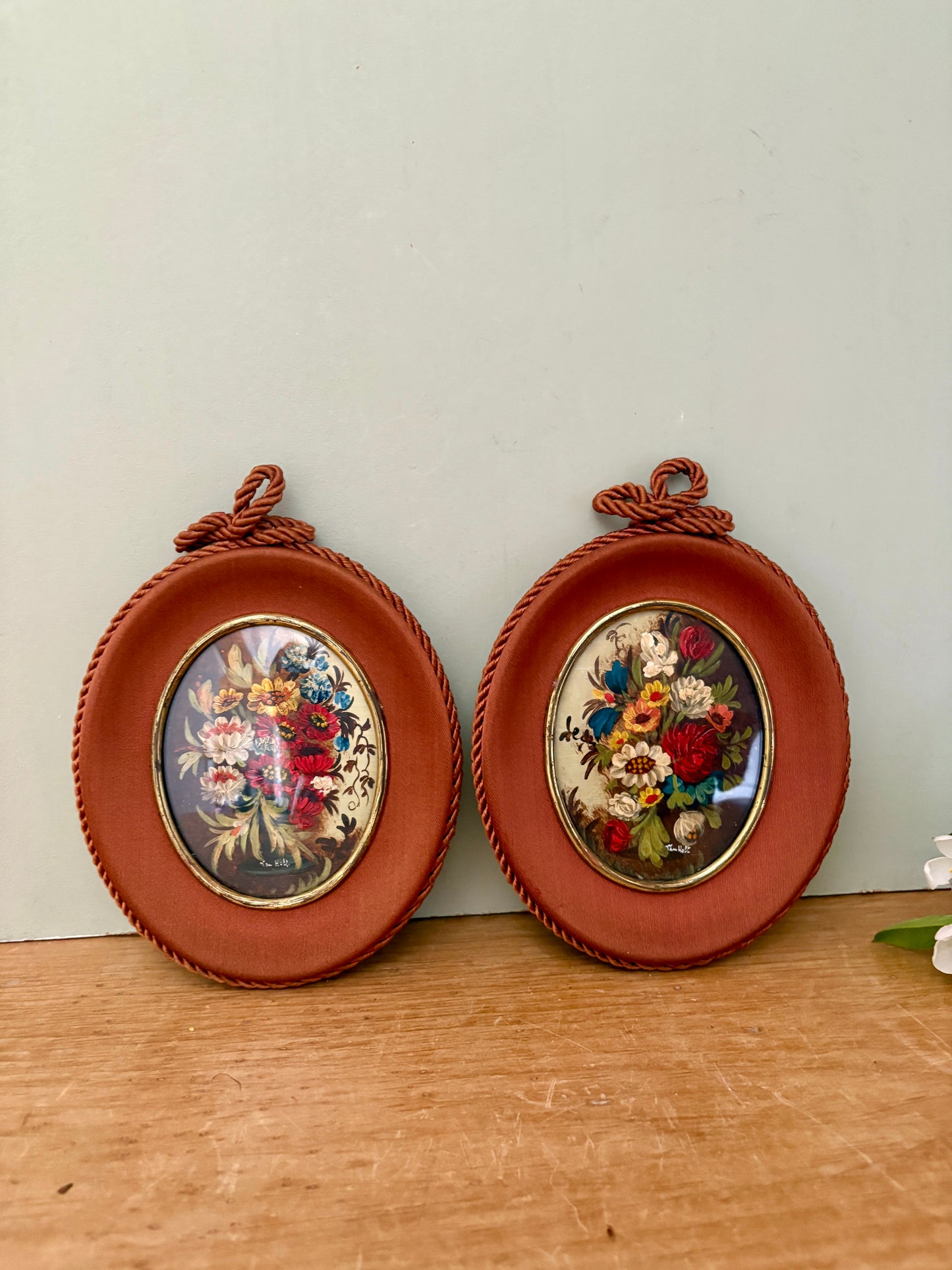 Lot de 2 petits cadres anciens et peintures de fleurs