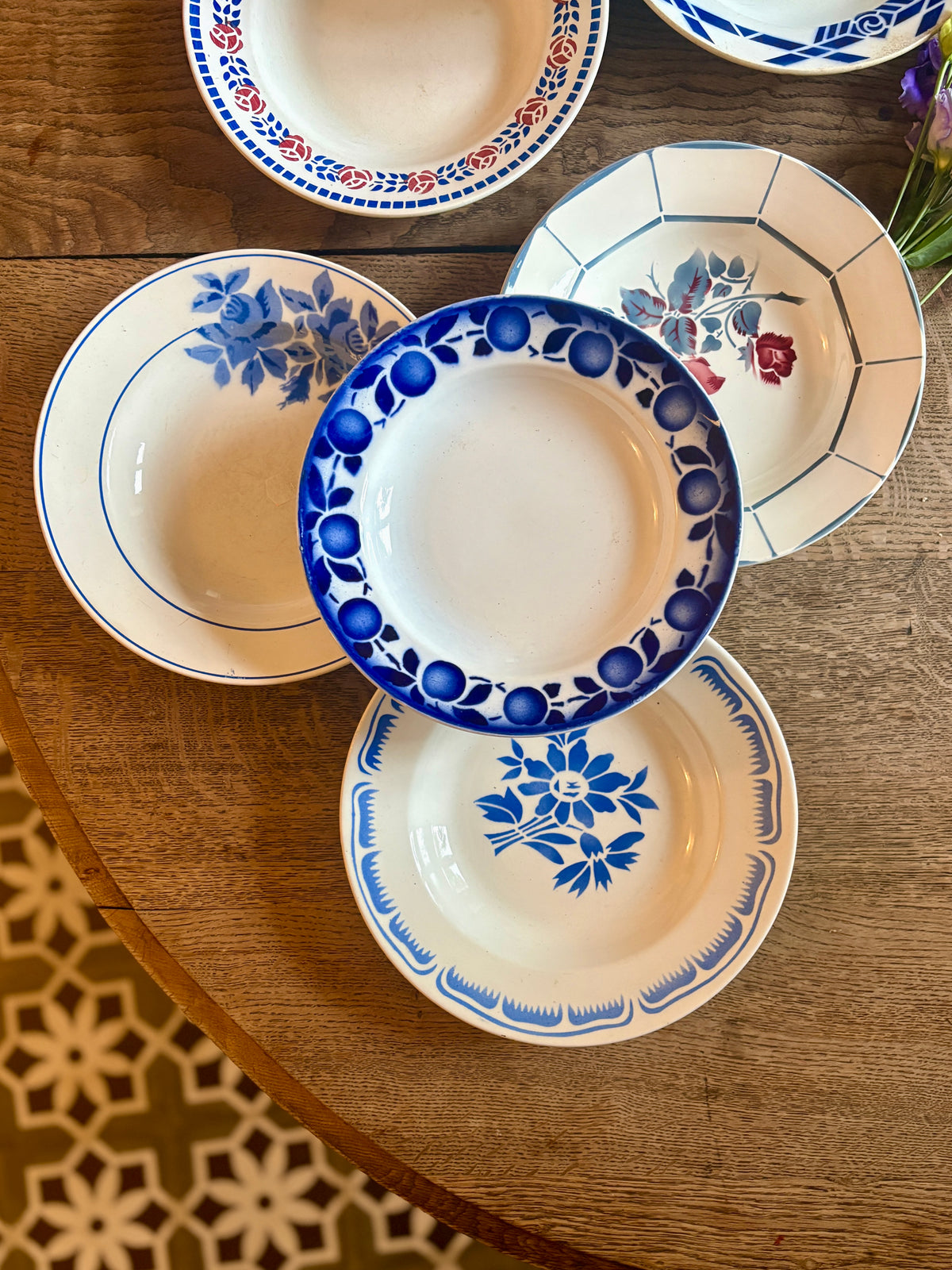 Lot de 8 assiettes creuses anciennes dépareillées (L5)