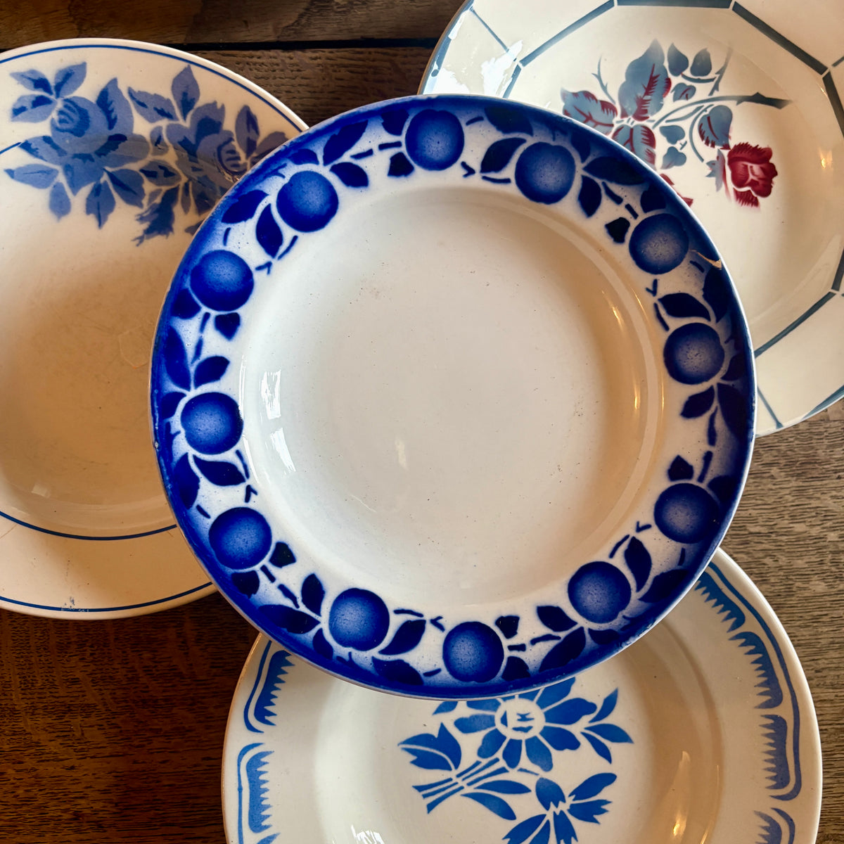 Lot de 8 assiettes creuses anciennes dépareillées (L5)