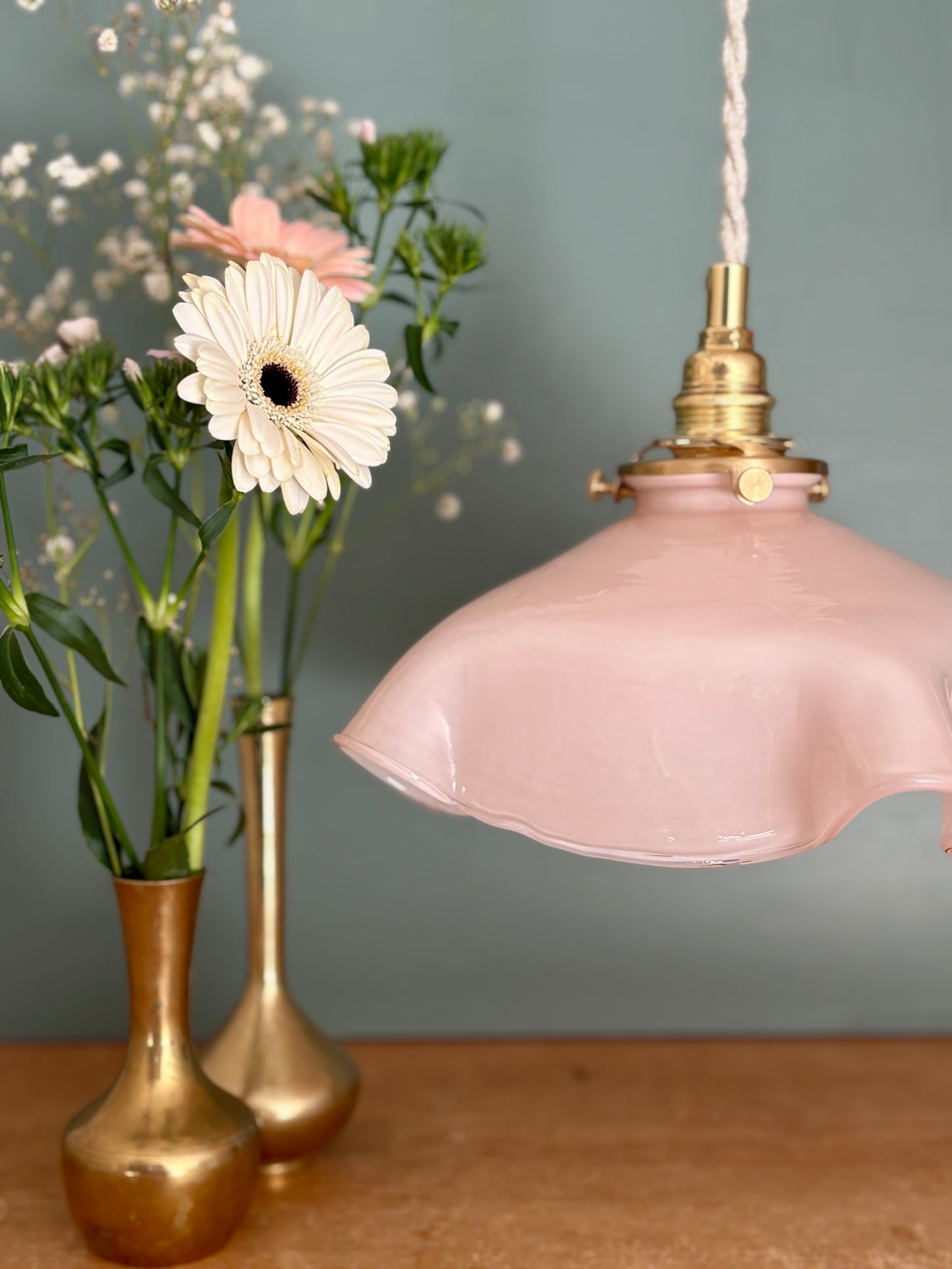 Suspension abat-jour vintage en opaline rose