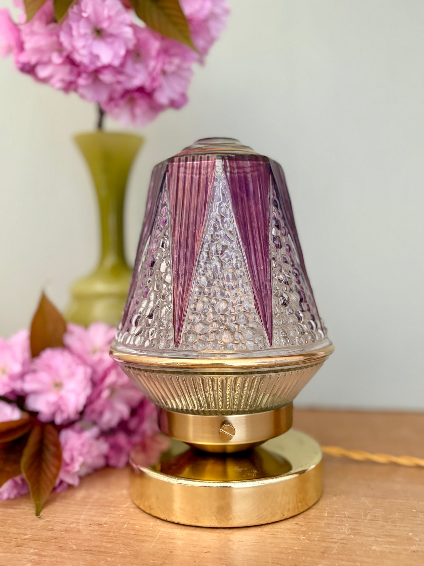 Lampe à poser globe vintage art déco en verre transparent et violet