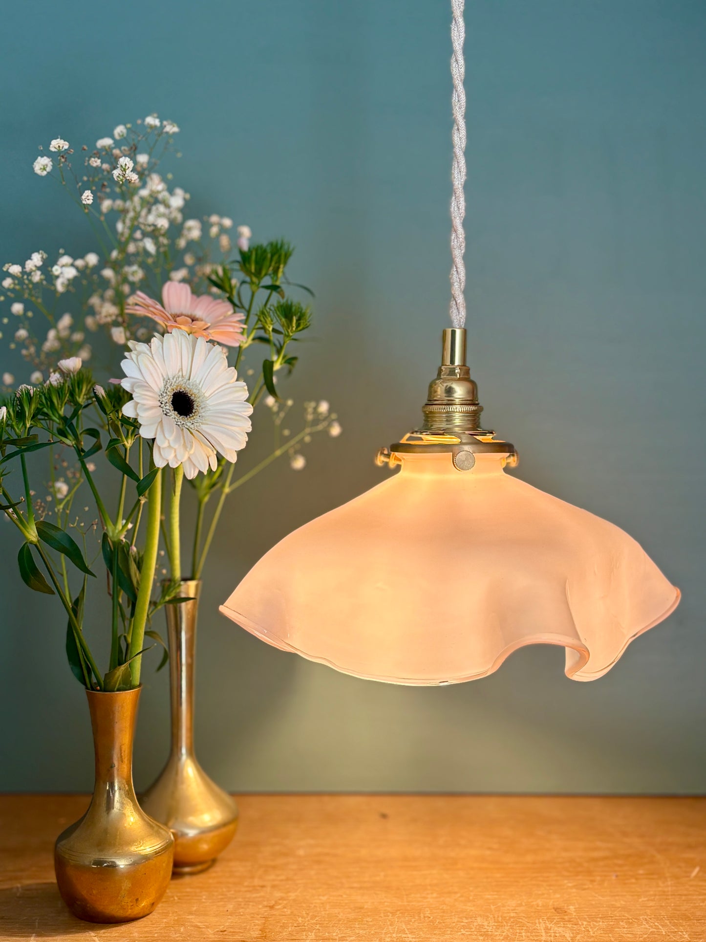 Suspension abat-jour vintage en opaline rose