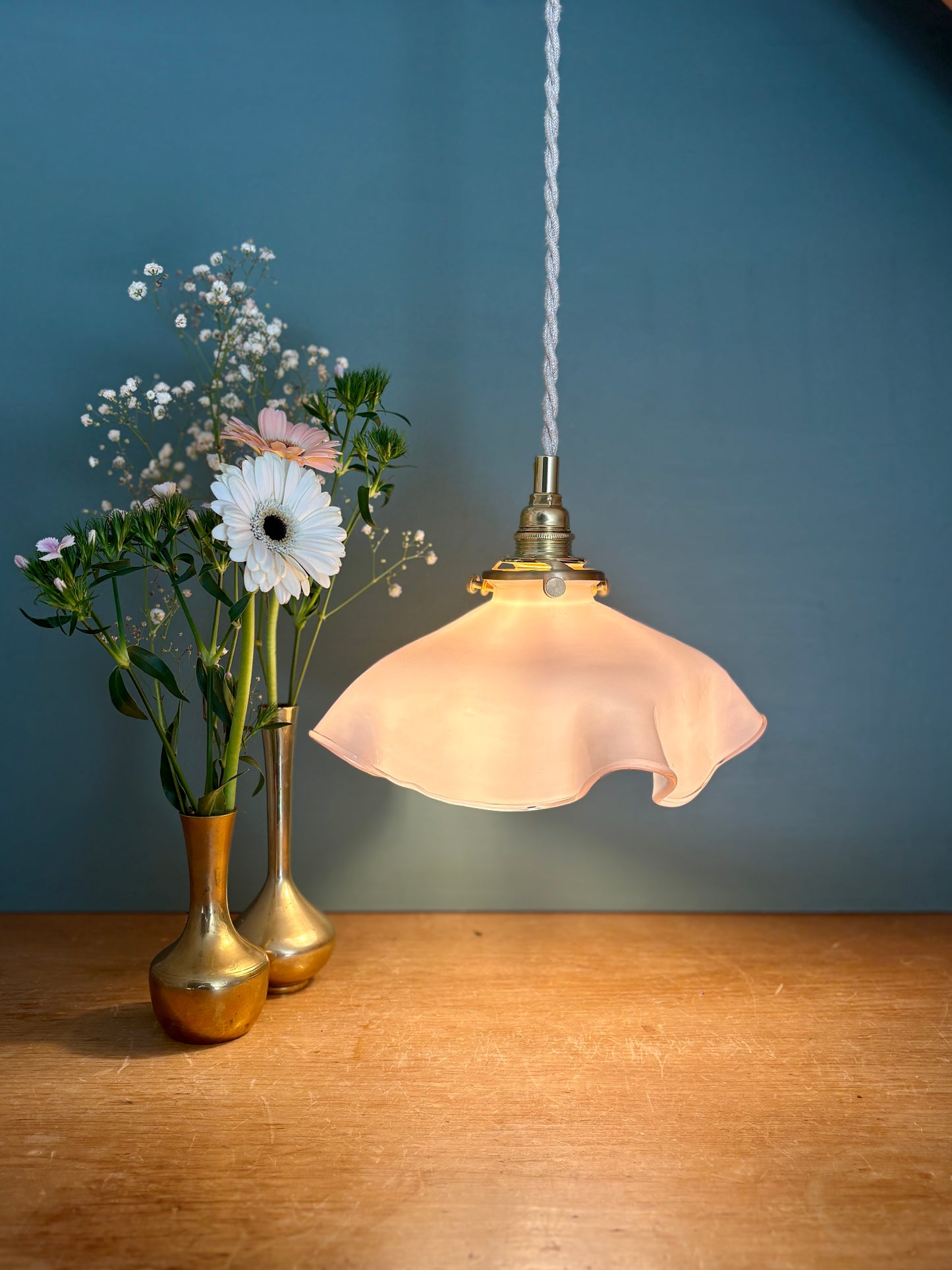 Suspension abat-jour vintage en opaline rose
