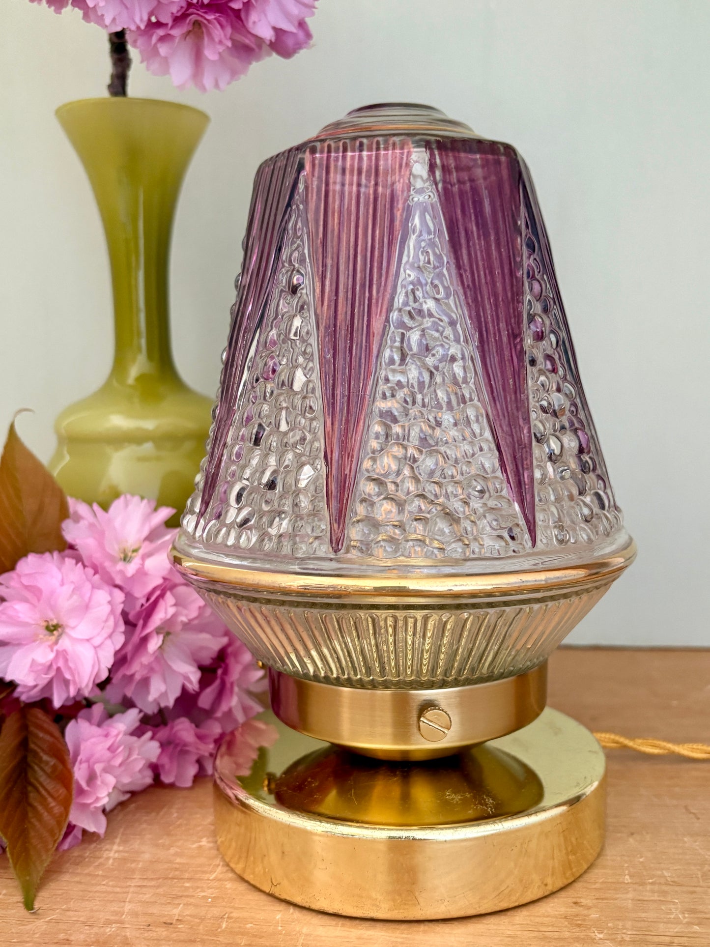 Lampe à poser globe vintage art déco en verre transparent et violet