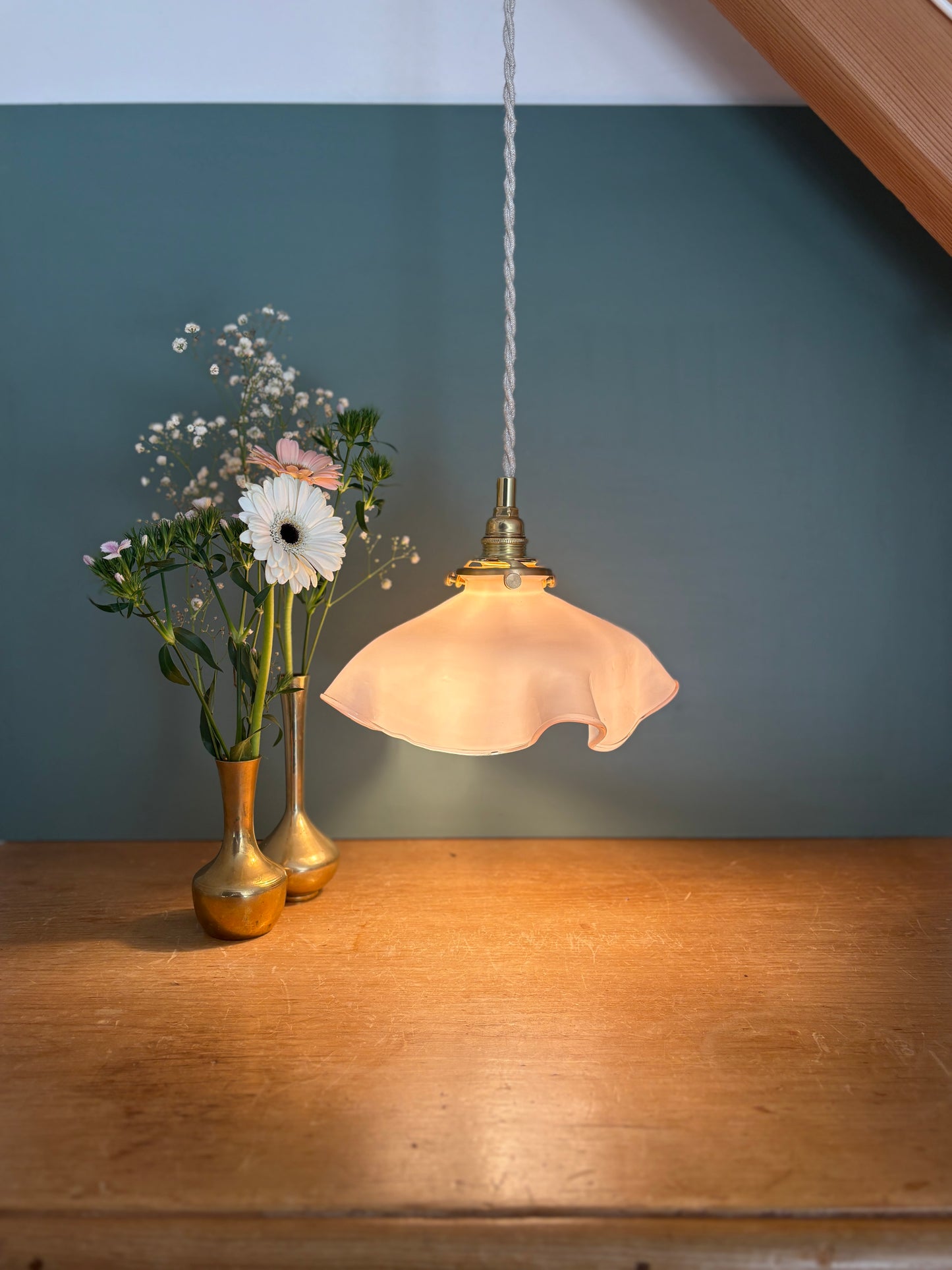Suspension abat-jour vintage en opaline rose