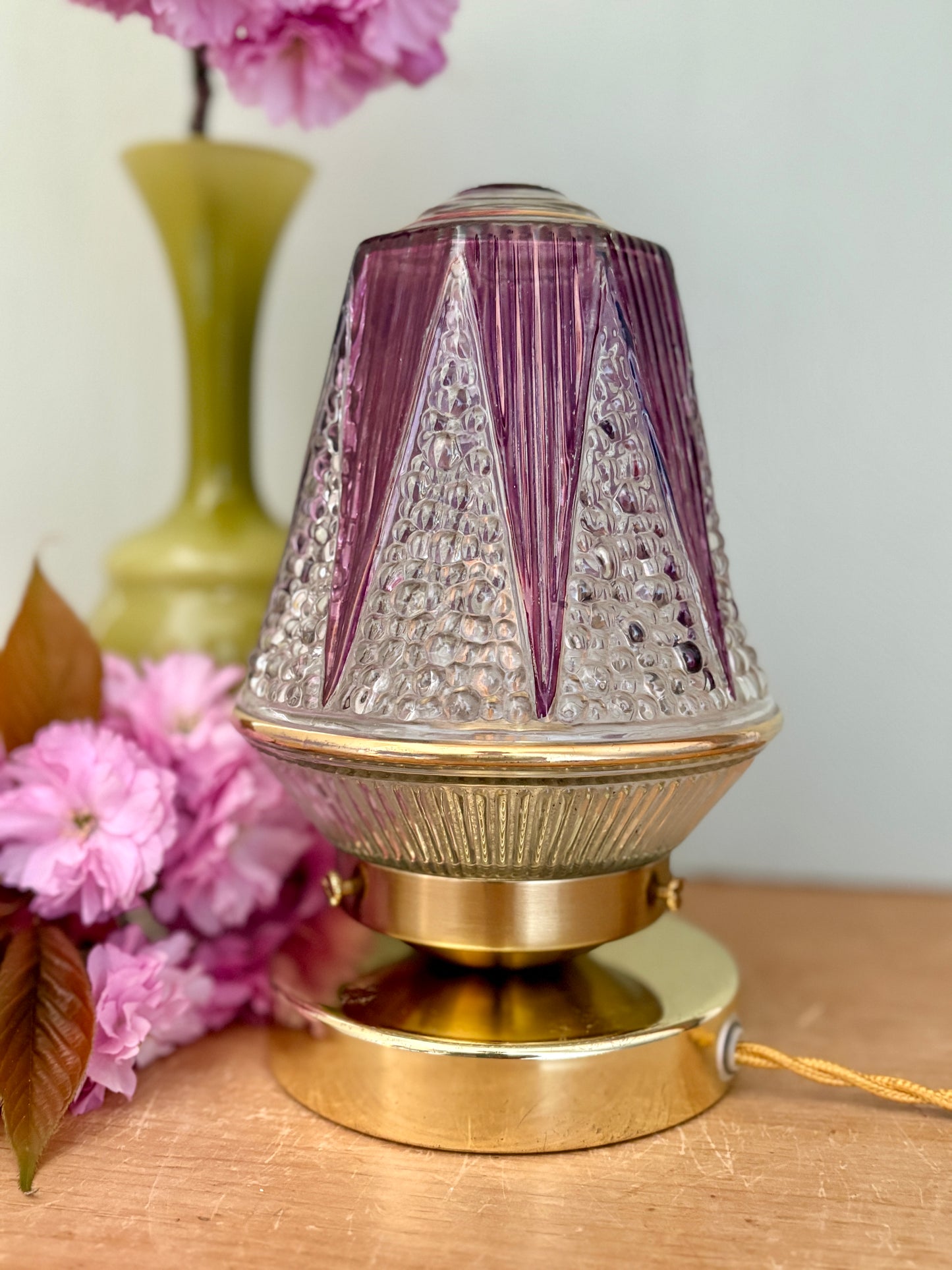 Lampe à poser globe vintage art déco en verre transparent et violet