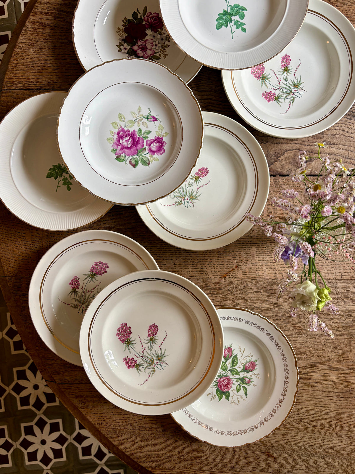Lot de 10 assiettes creuses anciennes dépareillées (L14)