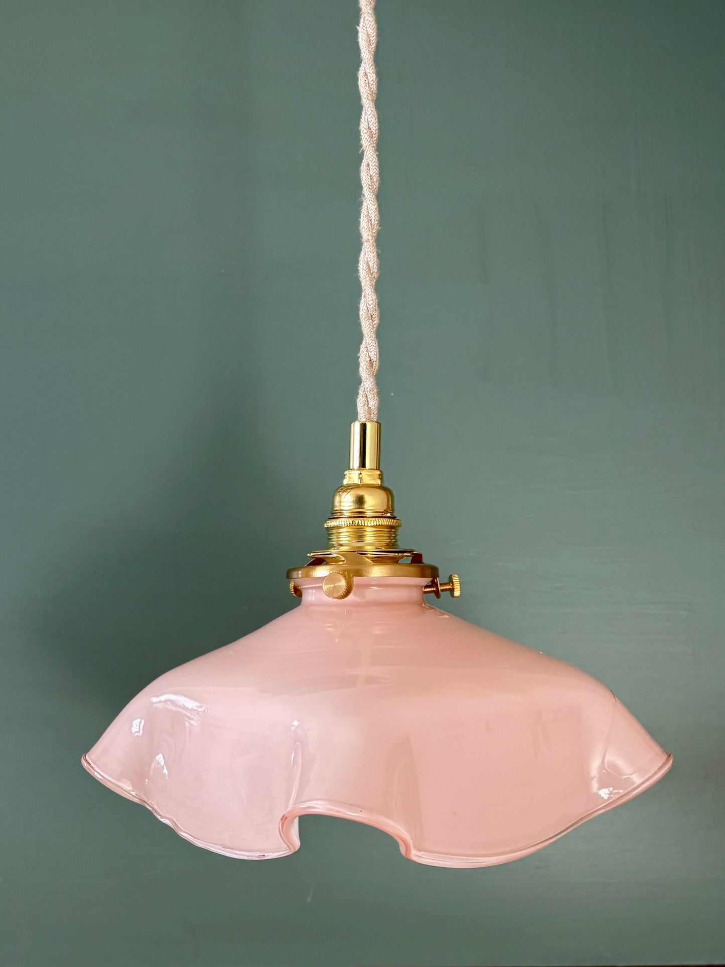 Suspension abat-jour vintage en opaline rose
