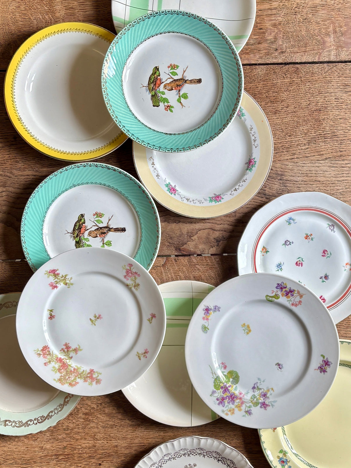 Lot de 12 assiettes plates vintage dépareillées (L13)