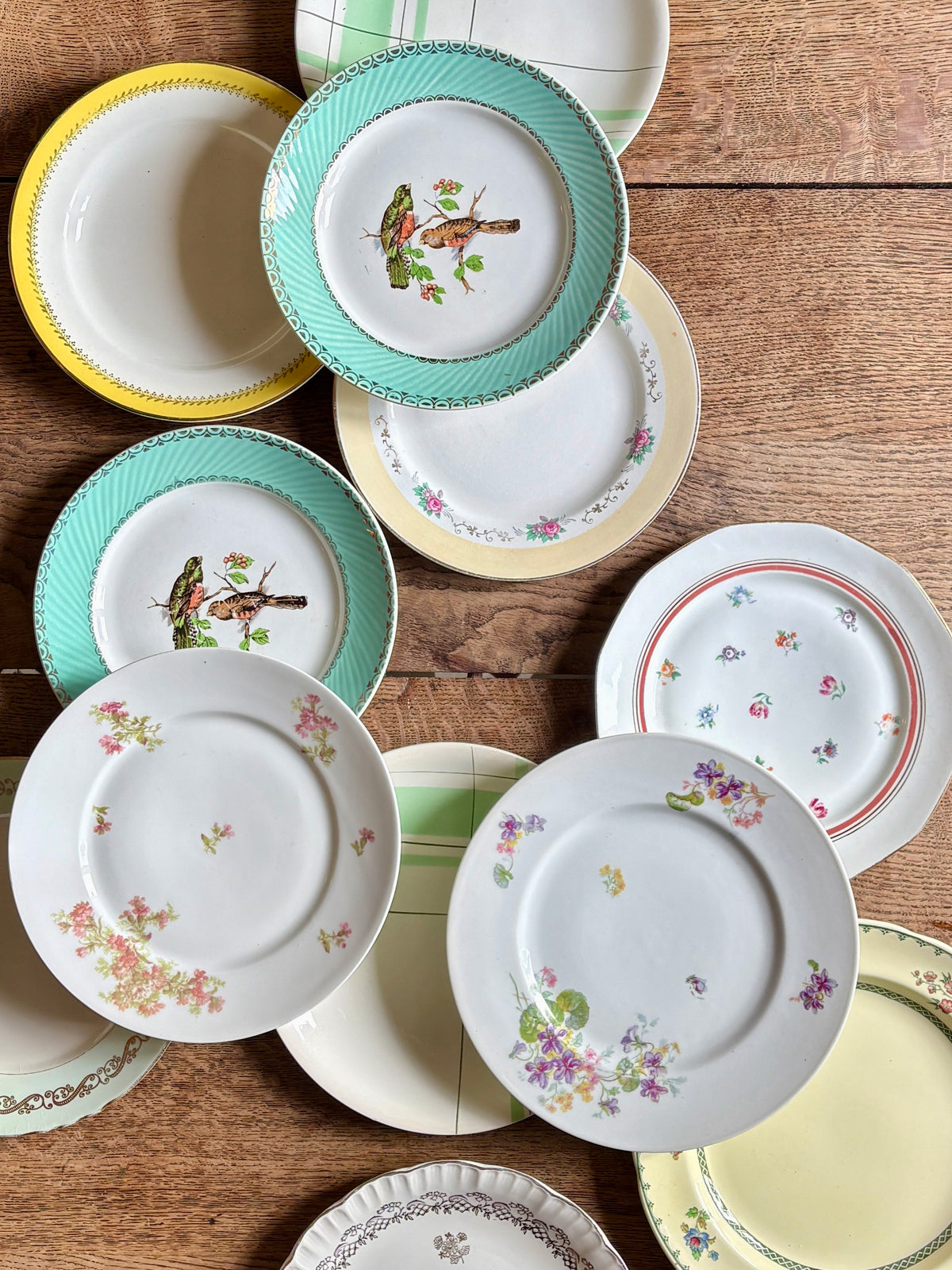 Lot de 12 assiettes plates vintage dépareillées (L13)