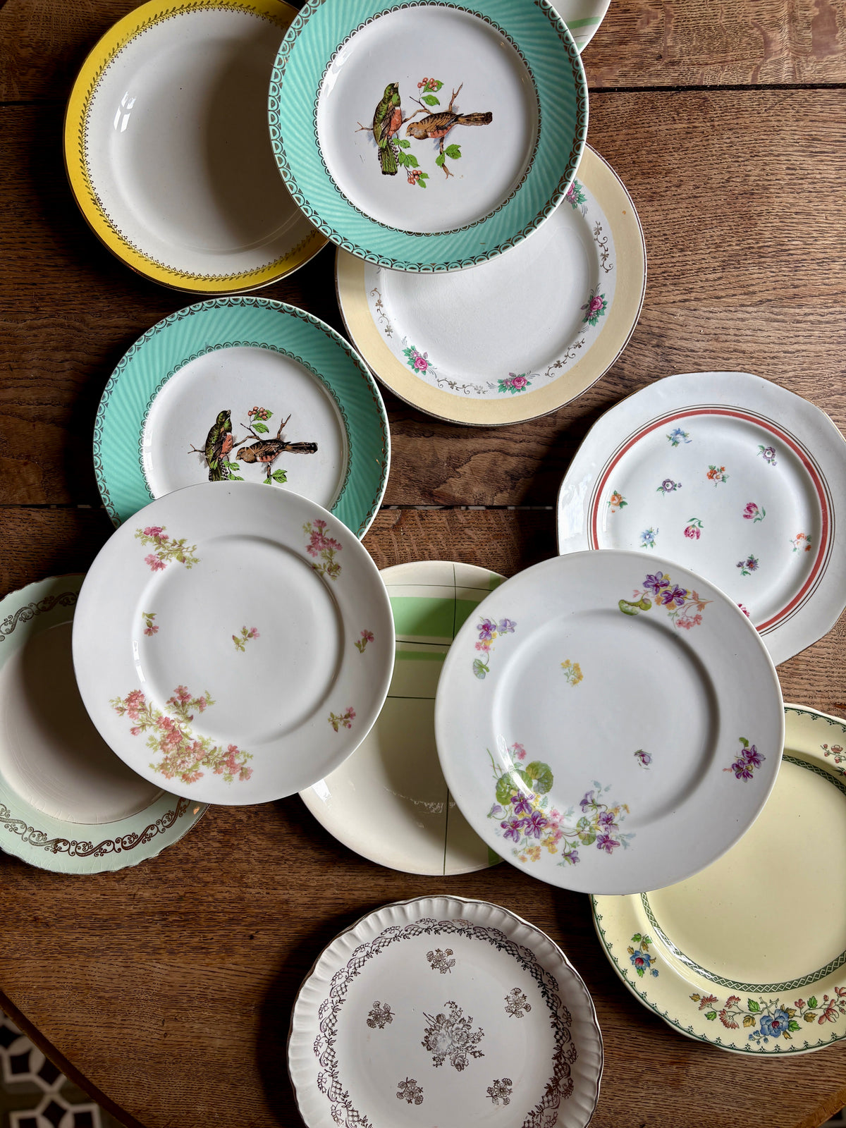 Lot de 12 assiettes plates vintage dépareillées (L13)