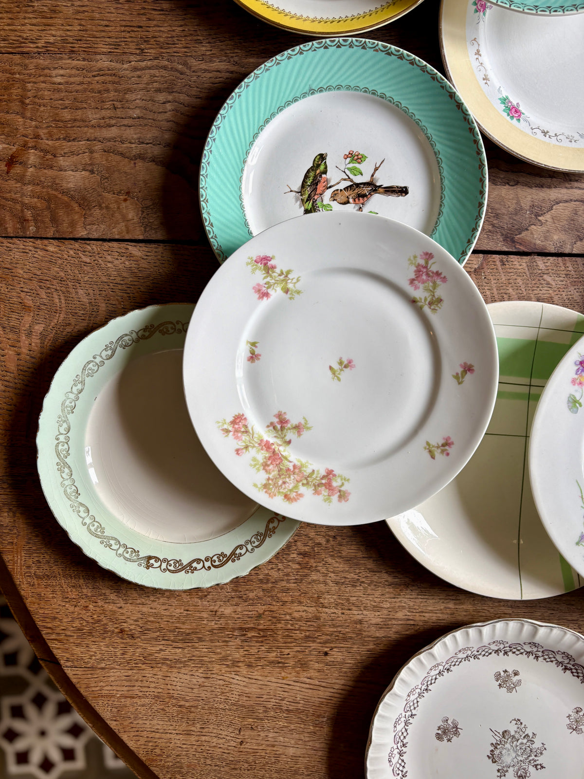 Lot de 12 assiettes plates vintage dépareillées (L13)
