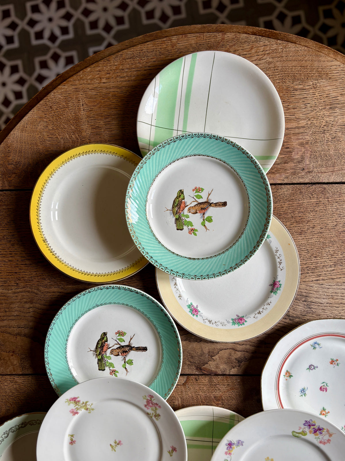 Lot de 12 assiettes plates vintage dépareillées (L13)
