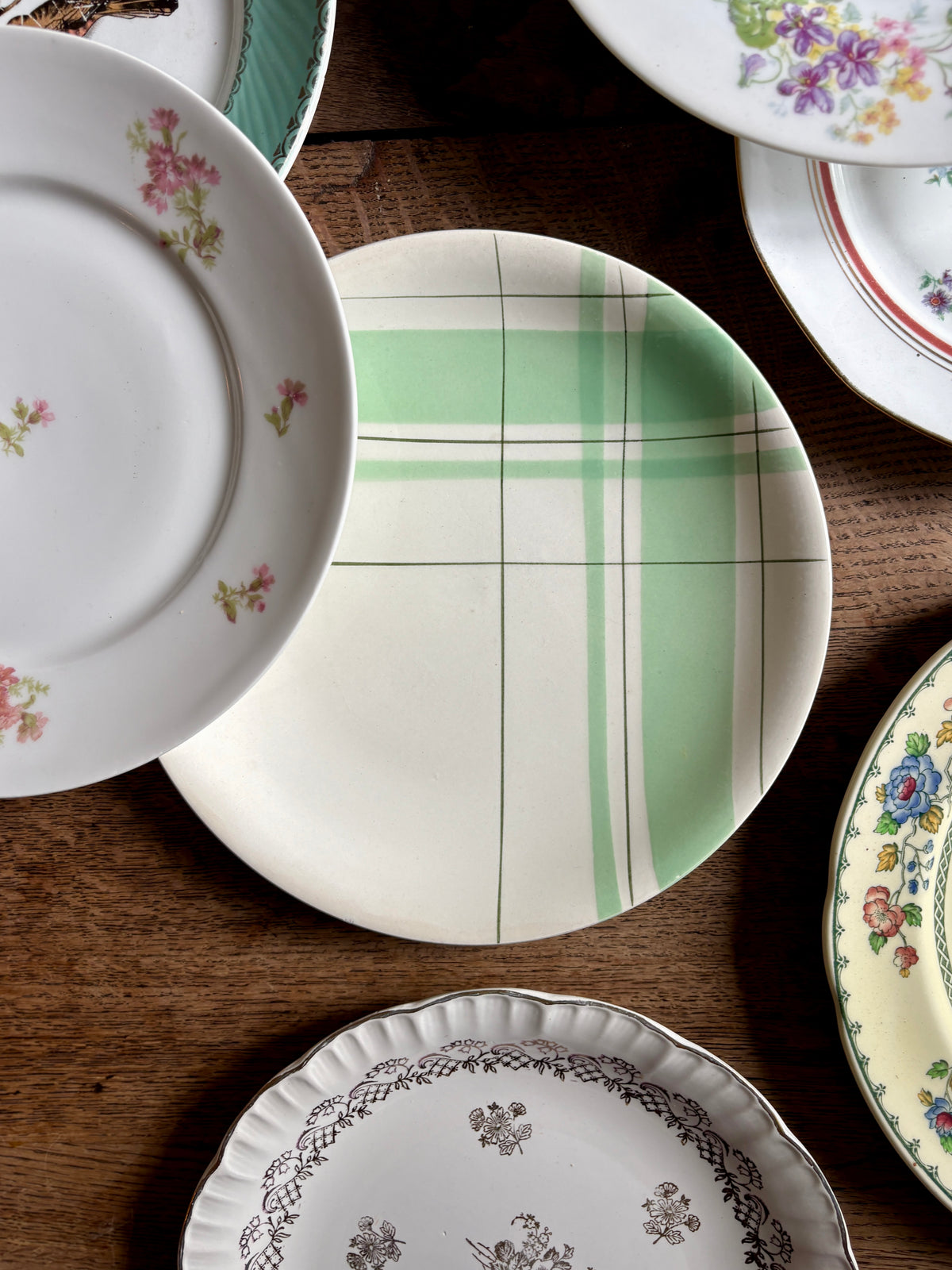 Lot de 12 assiettes plates vintage dépareillées (L13)