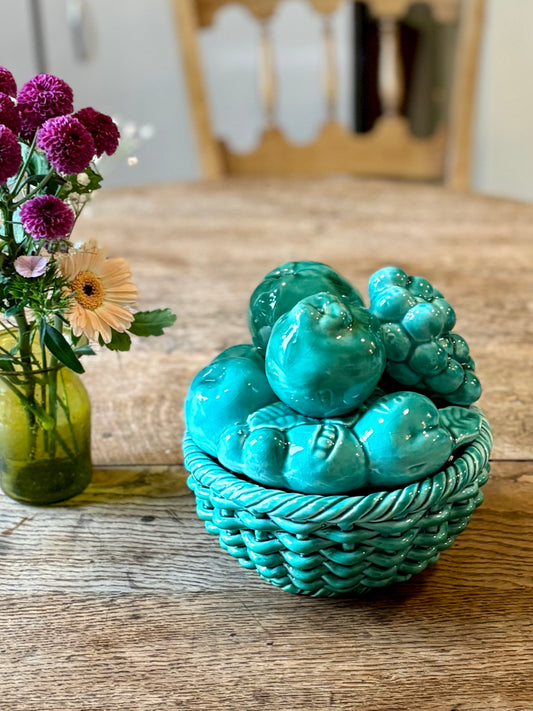 Plat/corbeille vintage en barbotine verte décors de fruits