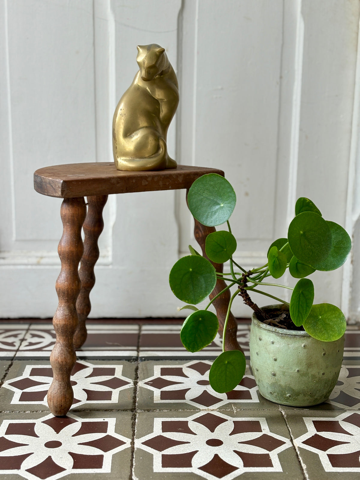 Tabouret tripode vintage en bois (GM1)