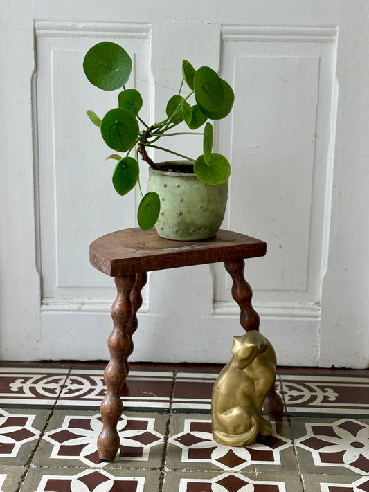 Tabouret tripode vintage en bois (PM1)