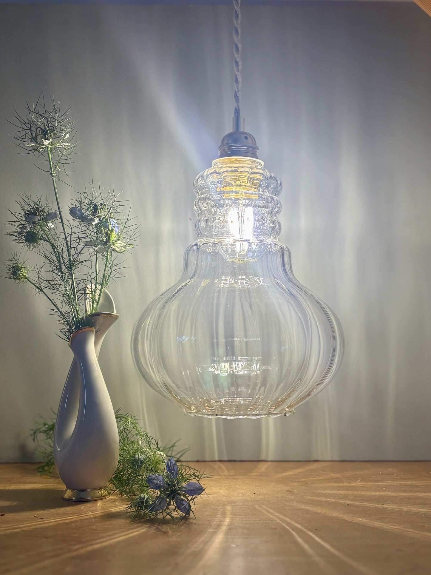 Suspension globe vintage en verre transparent